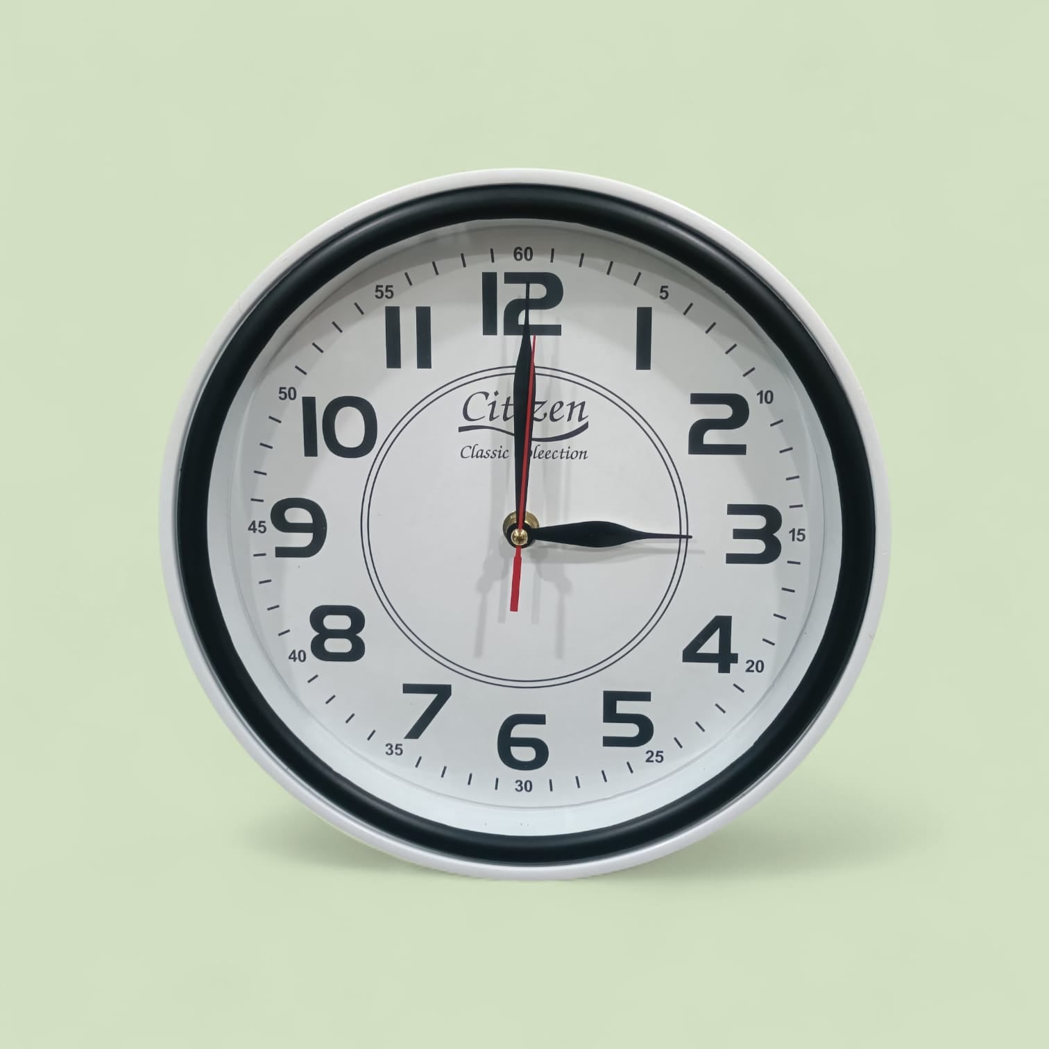 Elegant Round Plastic Wall Clock (613) with Modern Design